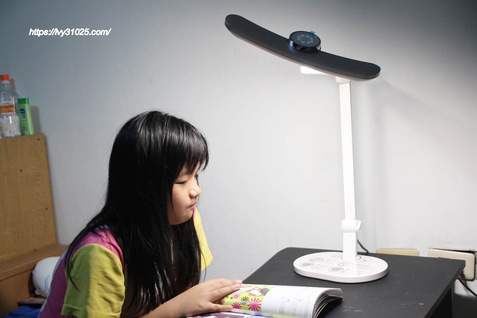推薦親子共讀護眼檯燈 | WiTMindDuo | 獨特光學設計 | 智慧亮度偵測