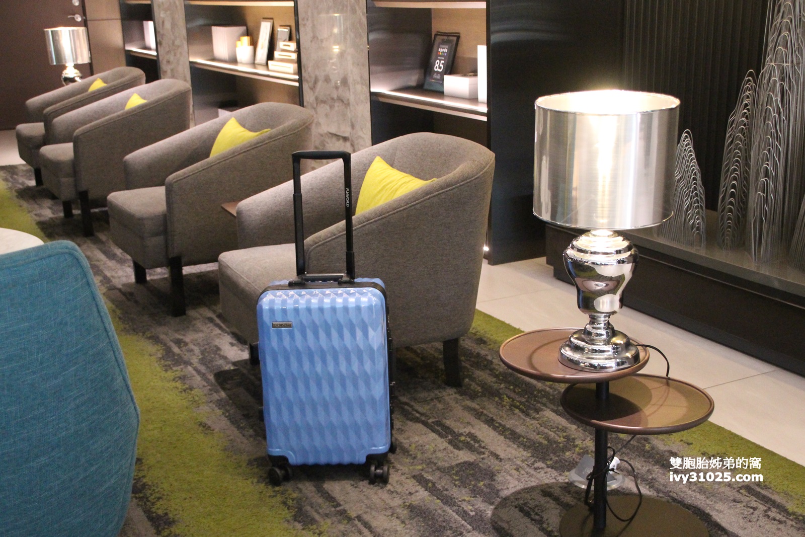 FUNWORLD | 鑽石系列鋁框行李箱 | 沁心藍 | 360度旋轉飛機輪 | 旅遊夥伴